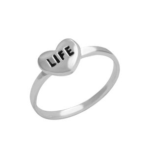 ANEL PRATA COM CORAÇÃO TRABALHADO COM LIFE DE RESINA