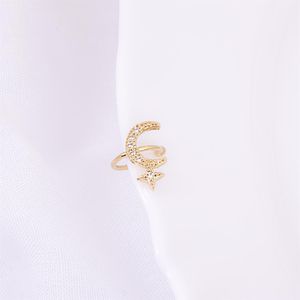 PIERCING DE ORELHA FOLHEADO A OURO COM LUA E ESTRELA