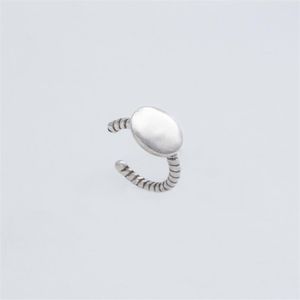 PIERCING DE ORELHA PRATA ENVELHECIDA COM DISCO LISO