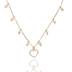 COLAR FOLHEADO A OURO COM MINI PÉROLAS E CORAÇÃO DE ZIRCÔNIAS