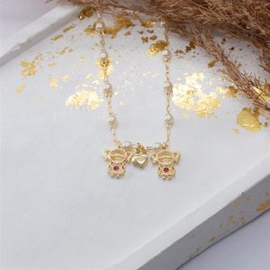 COLAR FOLHEADO A OURO COM MINI PÉROLAS E 2 MENINAS E MINI CORAÇÃO