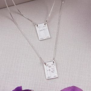 ESCAPULÁRIO PRATA COM PLACAS FÉ E CRUZ LISAS