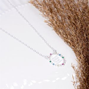 COLAR PRATA COM MEDALHA OVAL COM DIZERES E ZIRCÔNIAS
