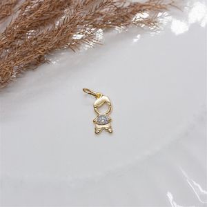 PINGENTE FOLHEADO A OURO MENINO LISO COM RÓDIO