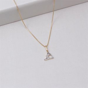 COLAR FOLHEADO A OURO FIO COM SÍMBOLO GINASTA