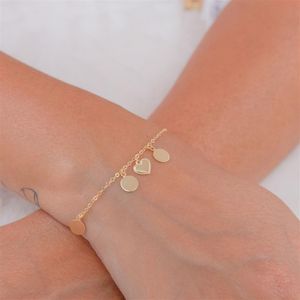PULSEIRA FOLHEADO A OURO MEDALHAS E CORAÇÃO TRABALHADO