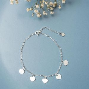 PULSEIRA FIO COM 5 CORAÇÕES LISOS PENDURADOS