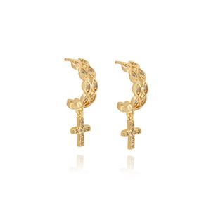 BRINCO FOLHEADO A OURO ARGOLA COM TRANÇADO E CRUZ DE ZIRCÔNIAS