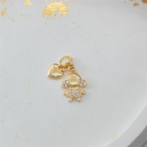 PINGENTE FOLHEADO A OURO CORAÇÃO LISO E MENINA COM ZIRCÔNIAS