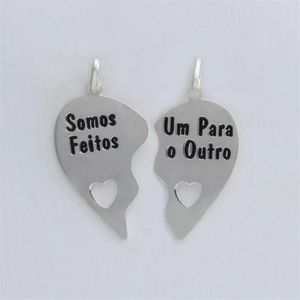 PINGENTE PRATA METADES DE CORAÇÃO COM FRASE DE RESINA