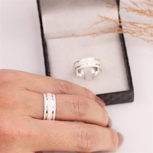 ALIANÇA PRATA 925 BAULADA DIAMANTADA COM DOIS CANAIS