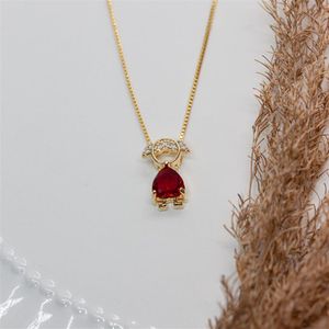COLAR FOLHEADO A OURO COM MENINA DE ZIRCÔNIAS E CORAÇÃO