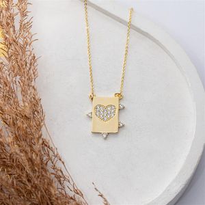 COLAR FOLHEADO A OURO PLACA COM CORAÇÃO DE ZIRCÔNIAS CRISTAIS