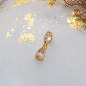 PINGENTE FOLHEADO A OURO PEDRA EM GOTA E MINI ZIRCÔNIAS