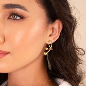 BRINCO FOLHEADO A OURO ENROSCADO LISO COM BOLAS