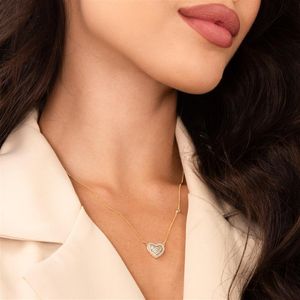 COLAR FOLHEADO A OURO COM MINI ZIRCÔNIA E CORAÇÃO TRABALHADO