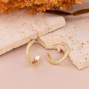 BRINCO FOLHEADO A OURO ARGOLA ABERTA COM FILEIRA DE ZIRCÔNIAS