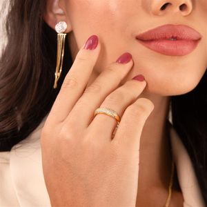ANEL FOLHEADO A OURO GROSSO COM ZIRCÔNIAS DE CRISTAIS