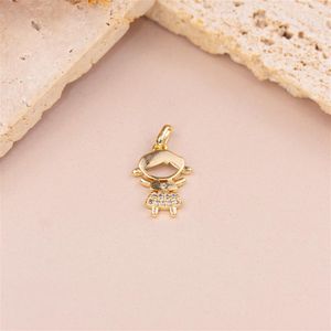 PINGENTE FOLHEADO A OURO MENINA LISA E COM ZIRCÔNIAS