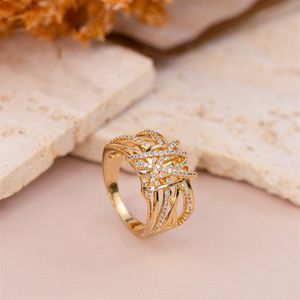 ANEL FOLHEADO A OURO LARGO COM FAIXAS TRANÇADAS LISAS E COM ZIRCÔNIAS