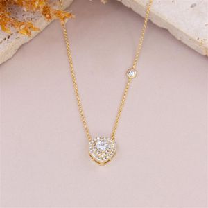 COLAR FOLHEADO A OURO COM ZIRCÔNIAS E CORAÇÃO