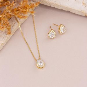 CONJUNTO FOLHEADO A OURO DE GOTA EM ZIRCÔNIA