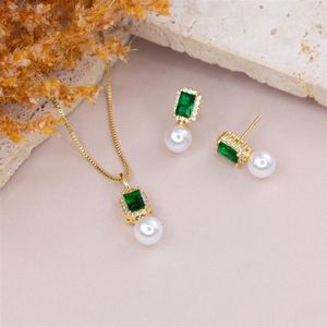 CONJUNTO FOLHEADO A OURO COM ZIRCÔNIA RETANGULAR E PÉROLA