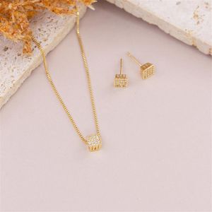 CONJUNTO FOLHEADO A OURO QUADRADO DE ZIRCÔNIAS