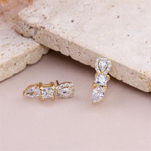 BRINCO FOLHEADO A OURO EAR CUFF COM ZIRCÔNIAS EM GOTA E QUADRADO