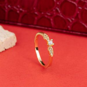 ANEL FOLHEADO A OURO COM MINI ZIRCÔNIAS E SOLITÁRIO