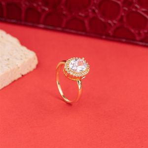 ANEL FOLHEADO A OURO ZIRCÔNIA OVAL COM MINI ZIRCÔNIAS