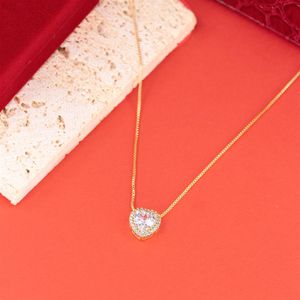 COLAR FOLHEADO A OURO CORAÇÃO DE ZIRCÔNIAS